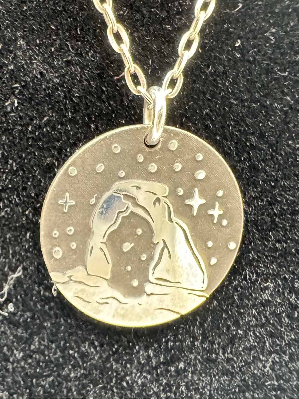 Delicate Arch Round Necklace - Picture 3 of 12